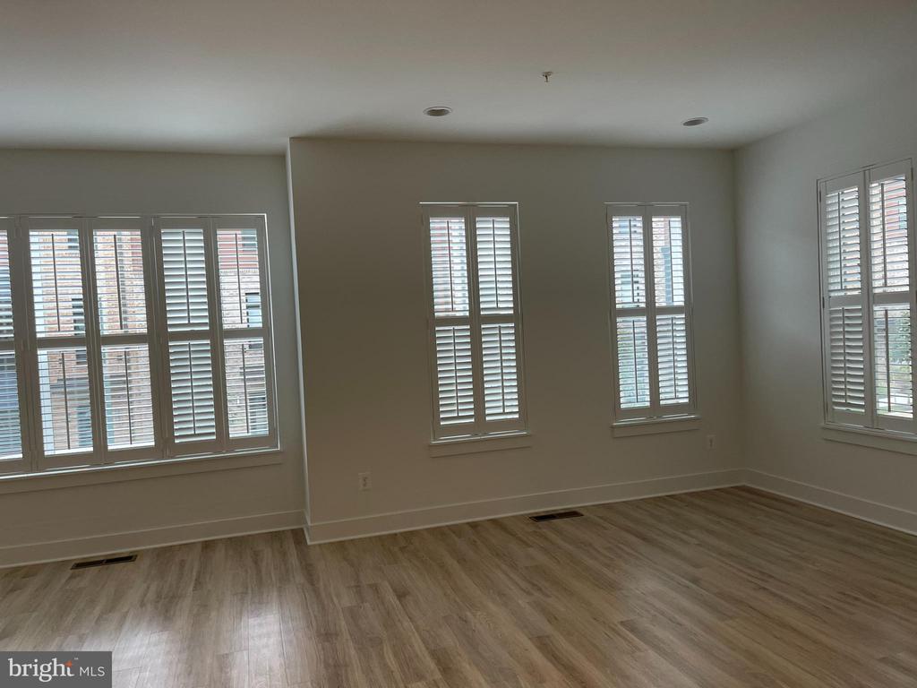 3532 SUTTON HEIGHTS CIRCLE