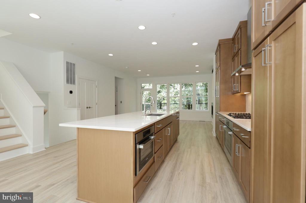 3532 SUTTON HEIGHTS CIRCLE