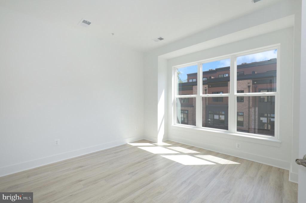 3532 SUTTON HEIGHTS CIRCLE