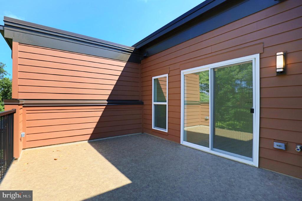 3532 SUTTON HEIGHTS CIRCLE