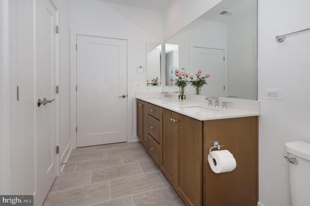 3532 SUTTON HEIGHTS CIRCLE