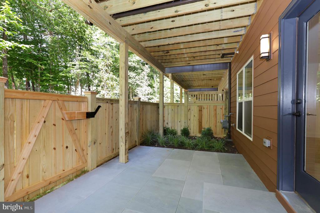 3532 SUTTON HEIGHTS CIRCLE