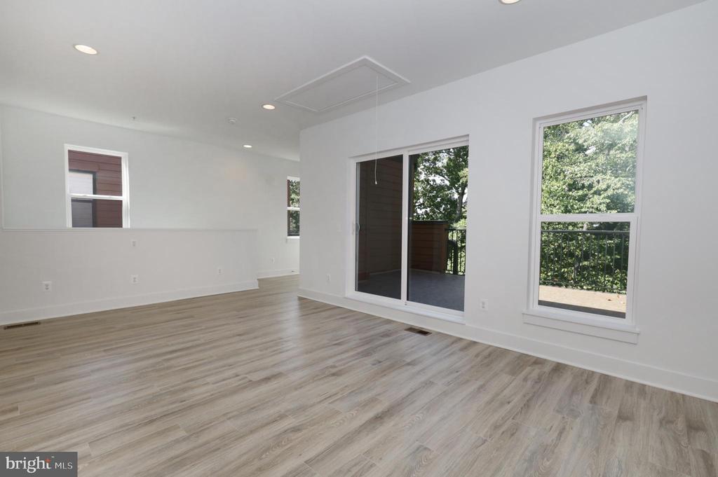 3532 SUTTON HEIGHTS CIRCLE
