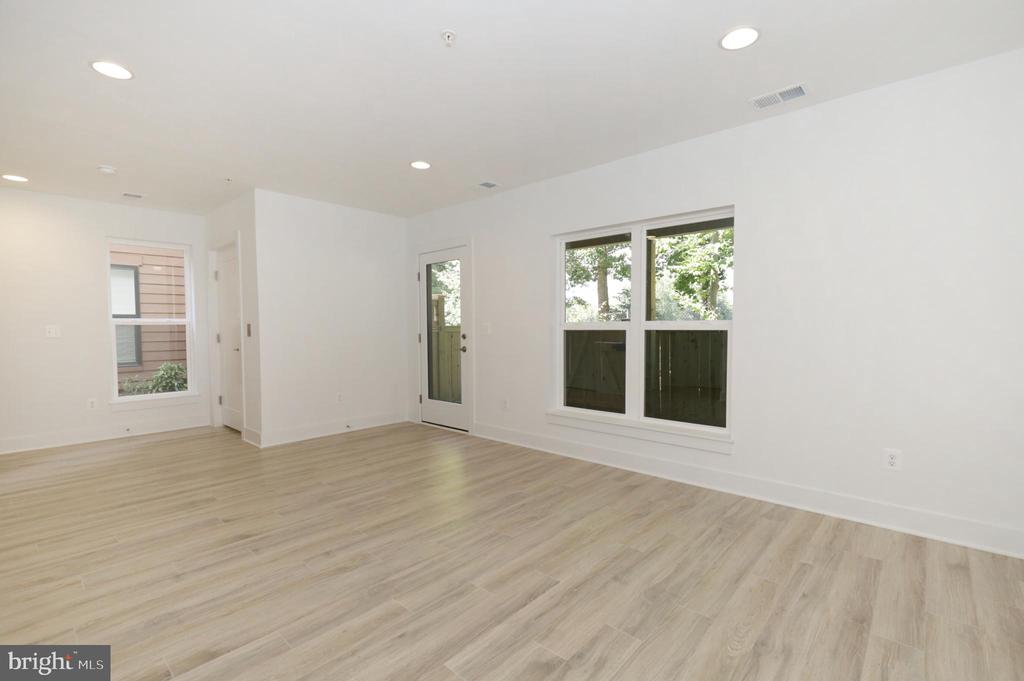 3532 SUTTON HEIGHTS CIRCLE