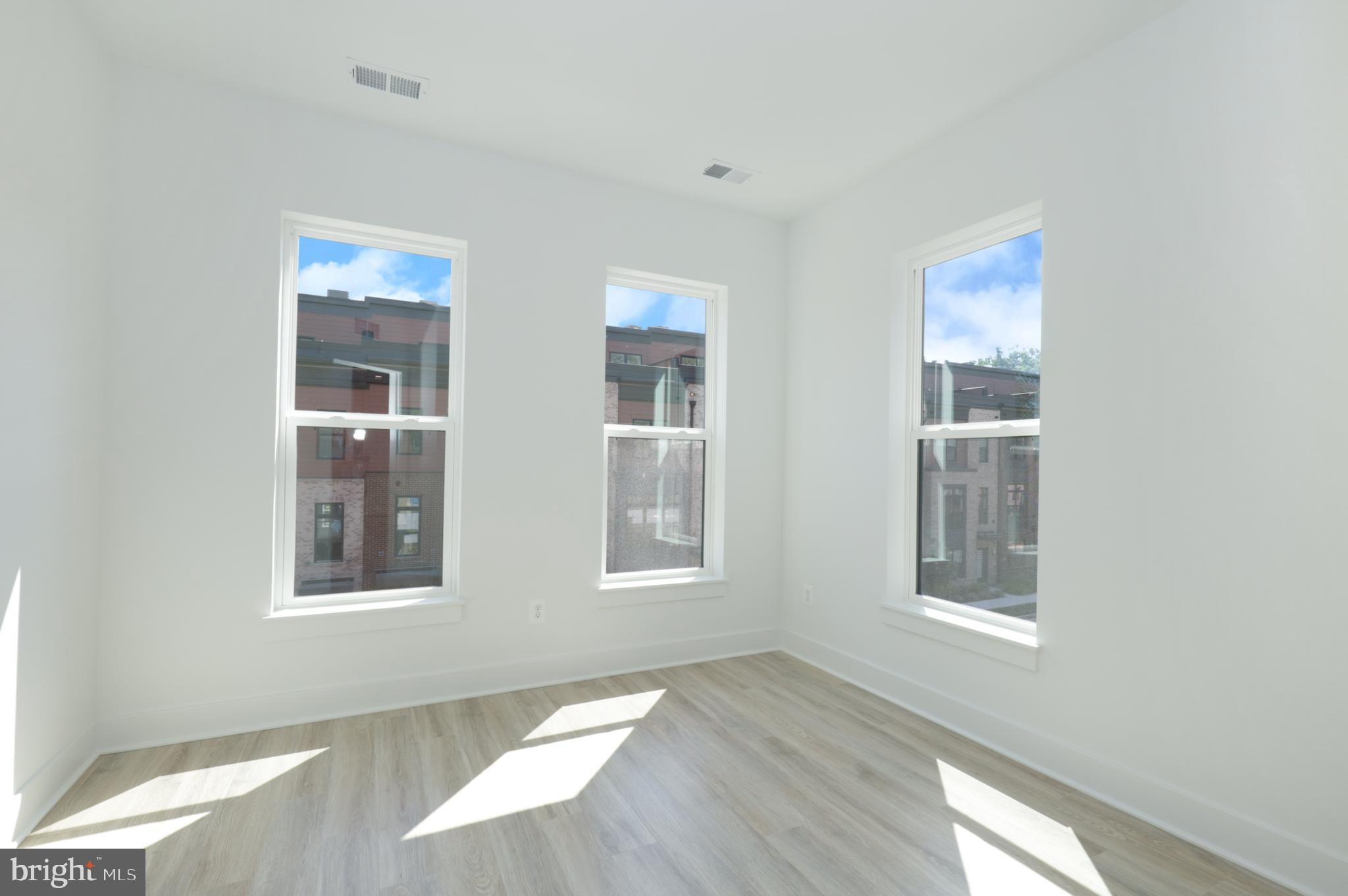 3532 SUTTON HEIGHTS CIRCLE