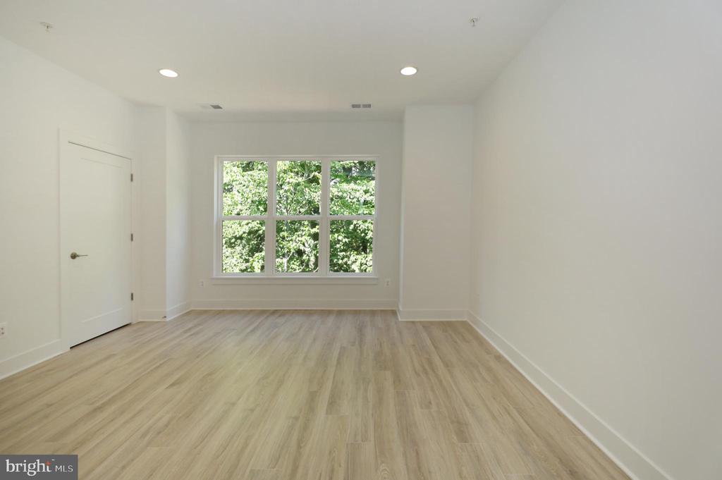 3532 SUTTON HEIGHTS CIRCLE