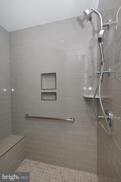 3532 SUTTON HEIGHTS CIRCLE