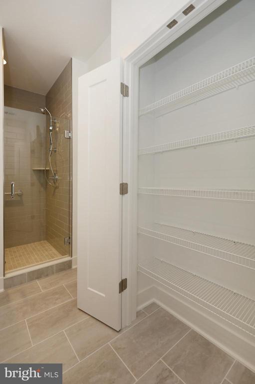 3532 SUTTON HEIGHTS CIRCLE