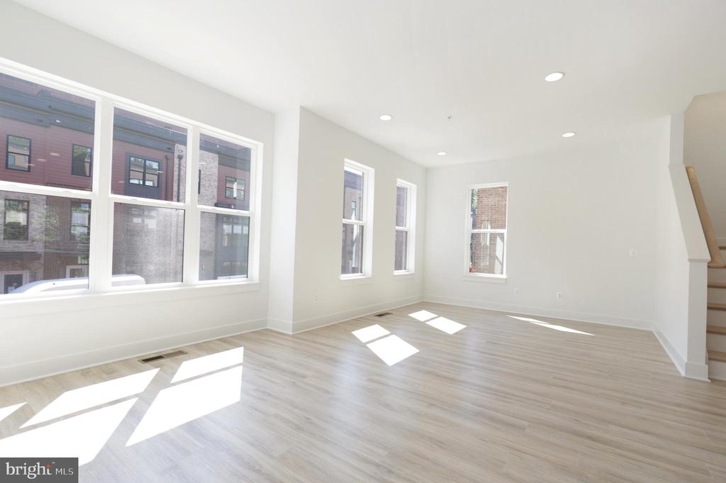 3532 SUTTON HEIGHTS CIRCLE
