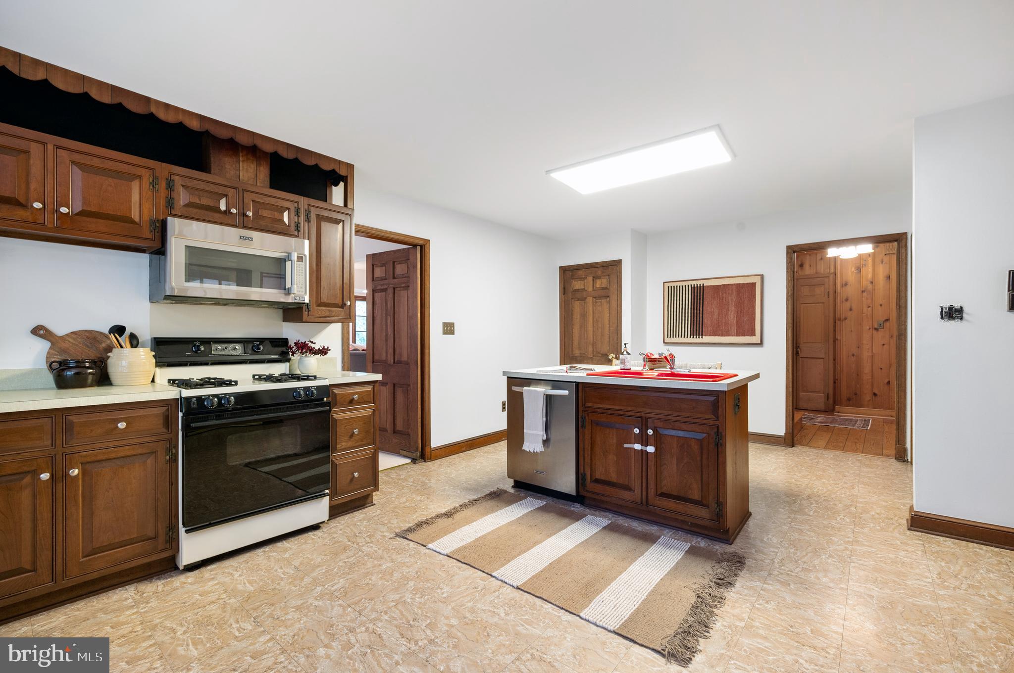 5113 COLEBROOK PLACE