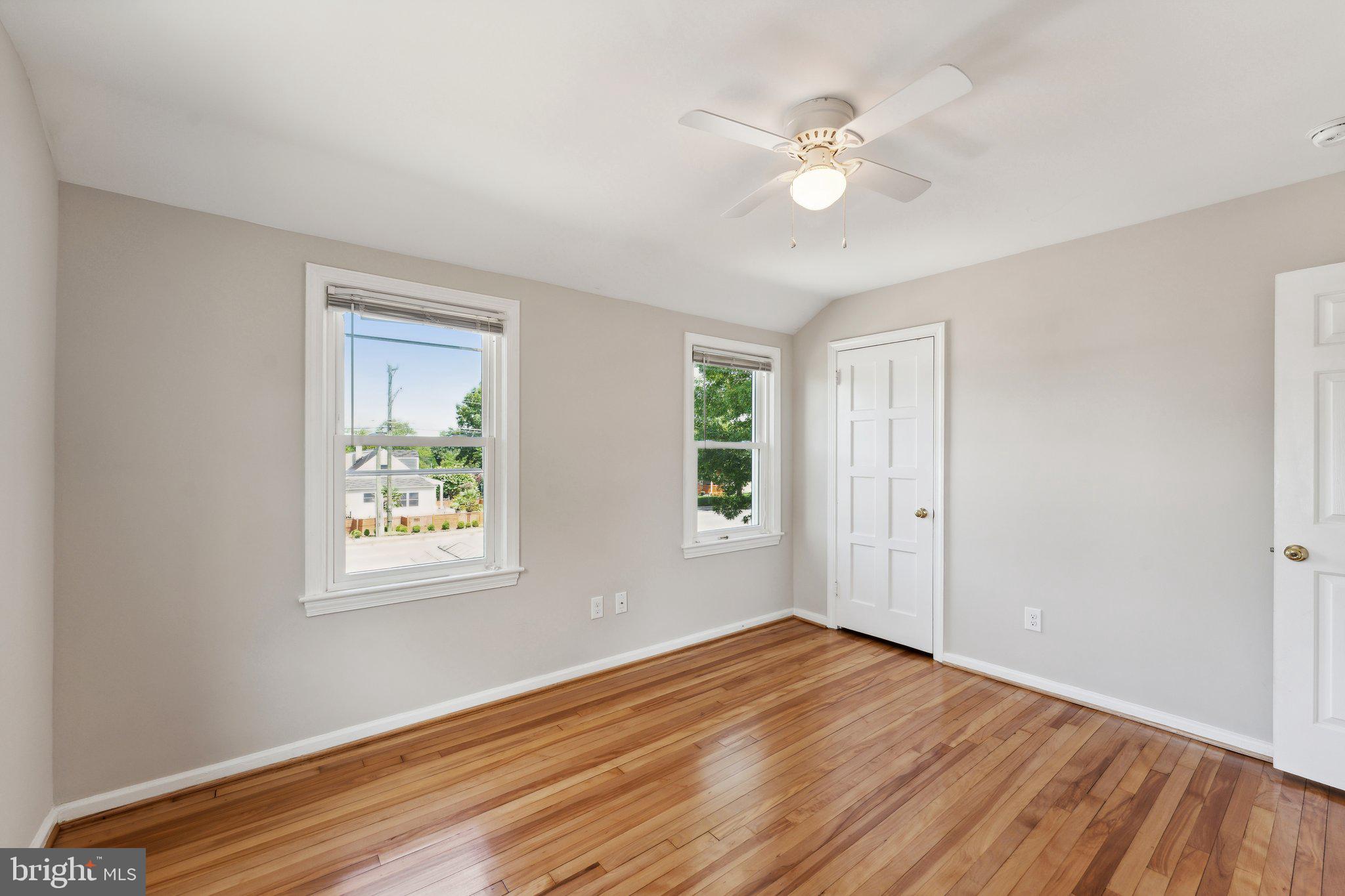 6032 N KINGS HIGHWAY