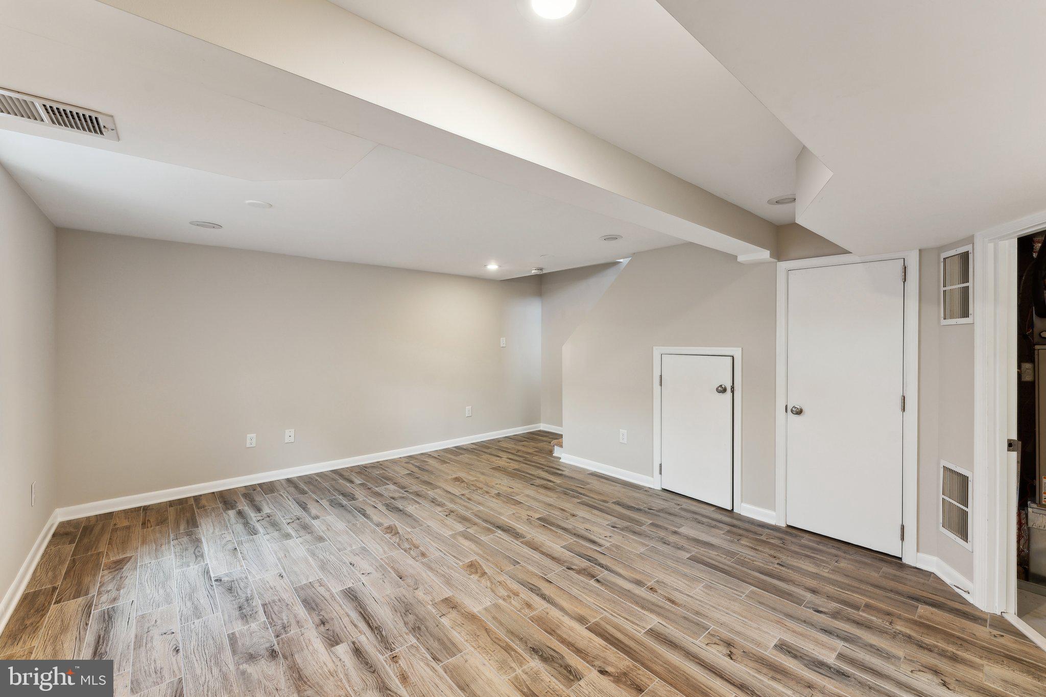 6032 N KINGS HIGHWAY