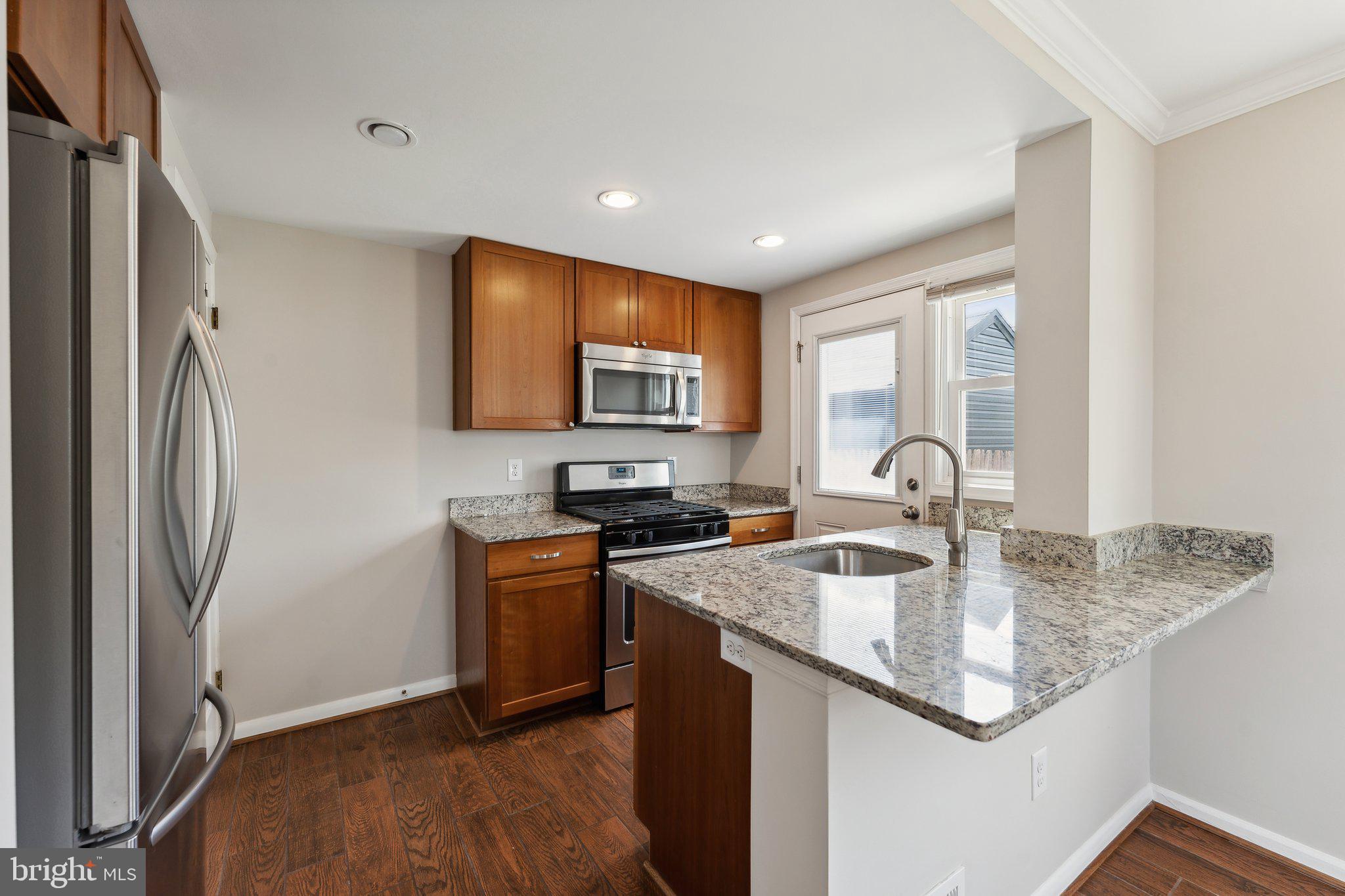 6032 N KINGS HIGHWAY