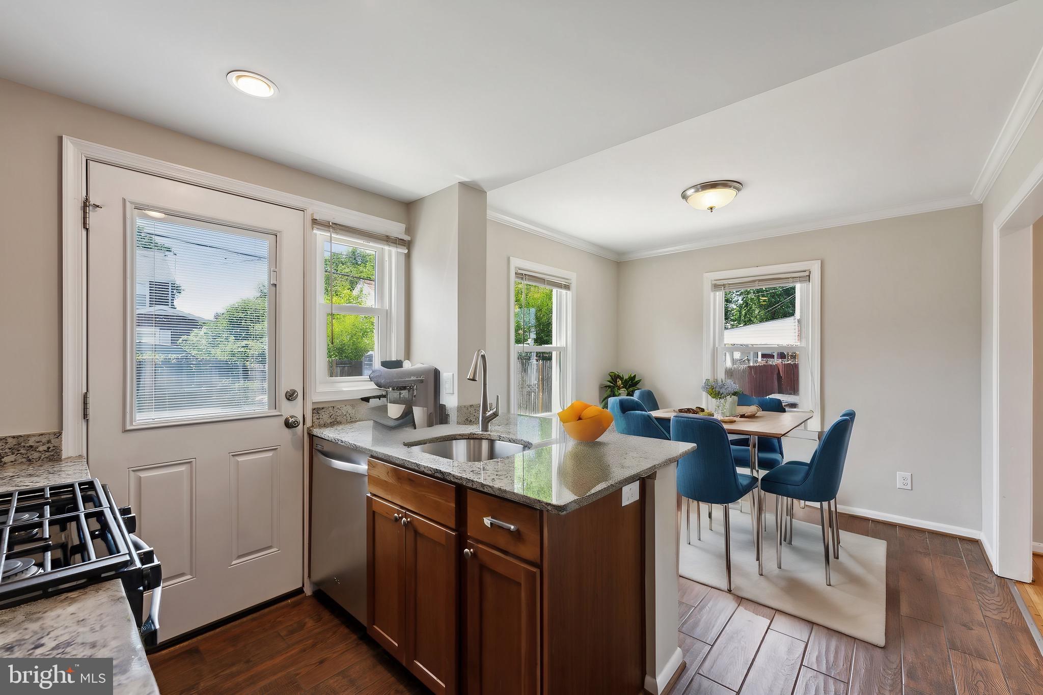 6032 N KINGS HIGHWAY