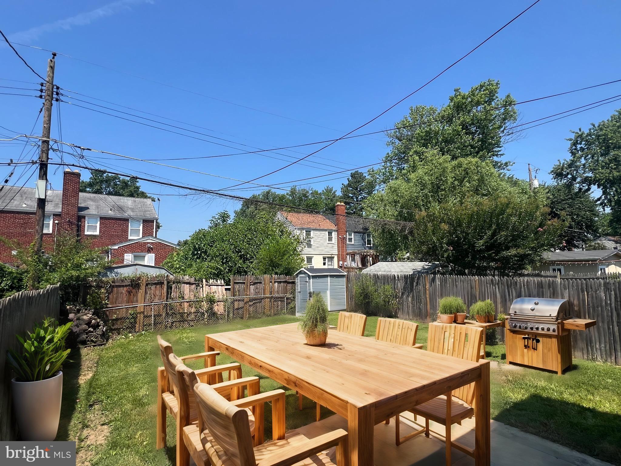 6032 N KINGS HIGHWAY