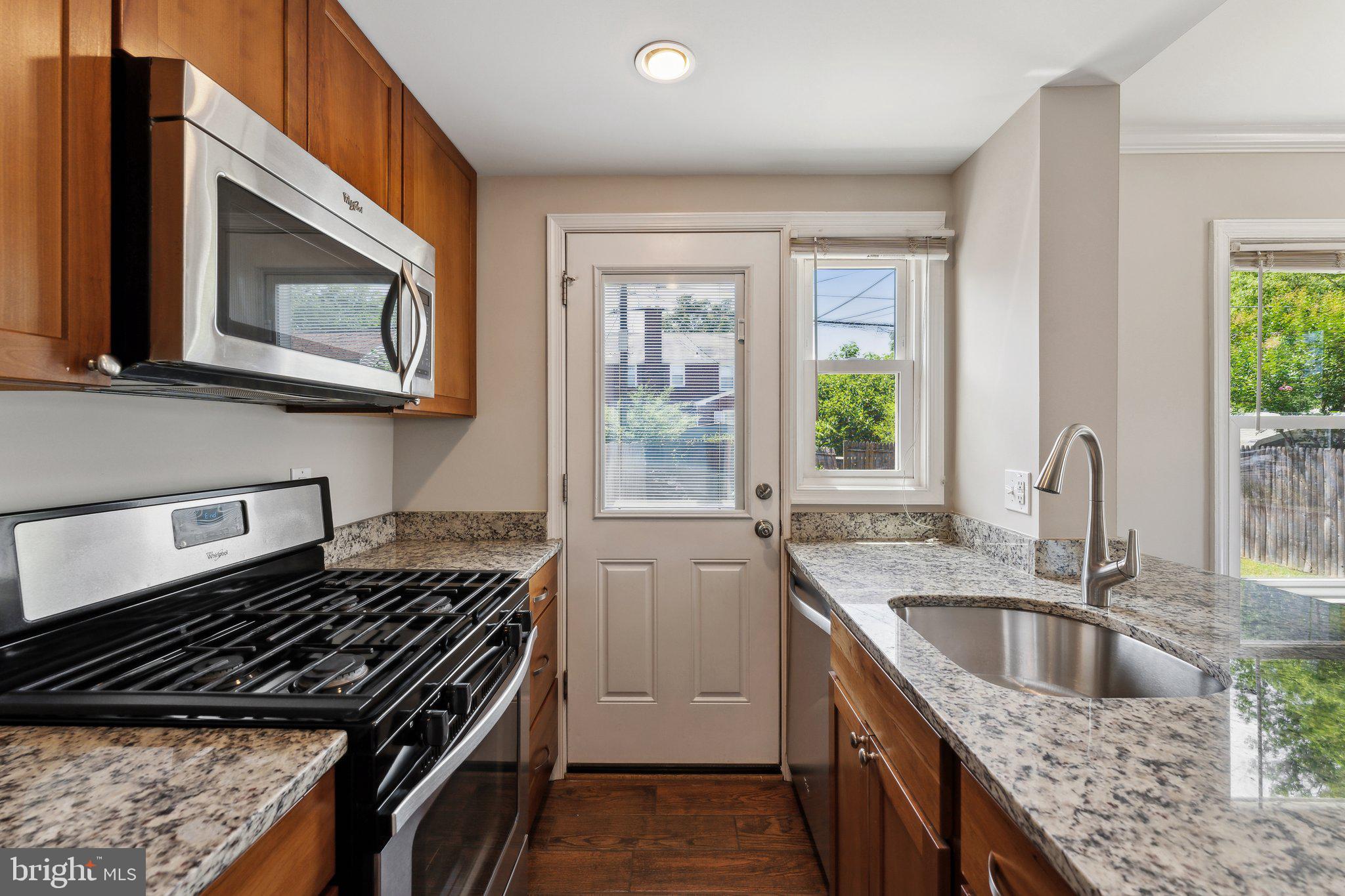 6032 N KINGS HIGHWAY