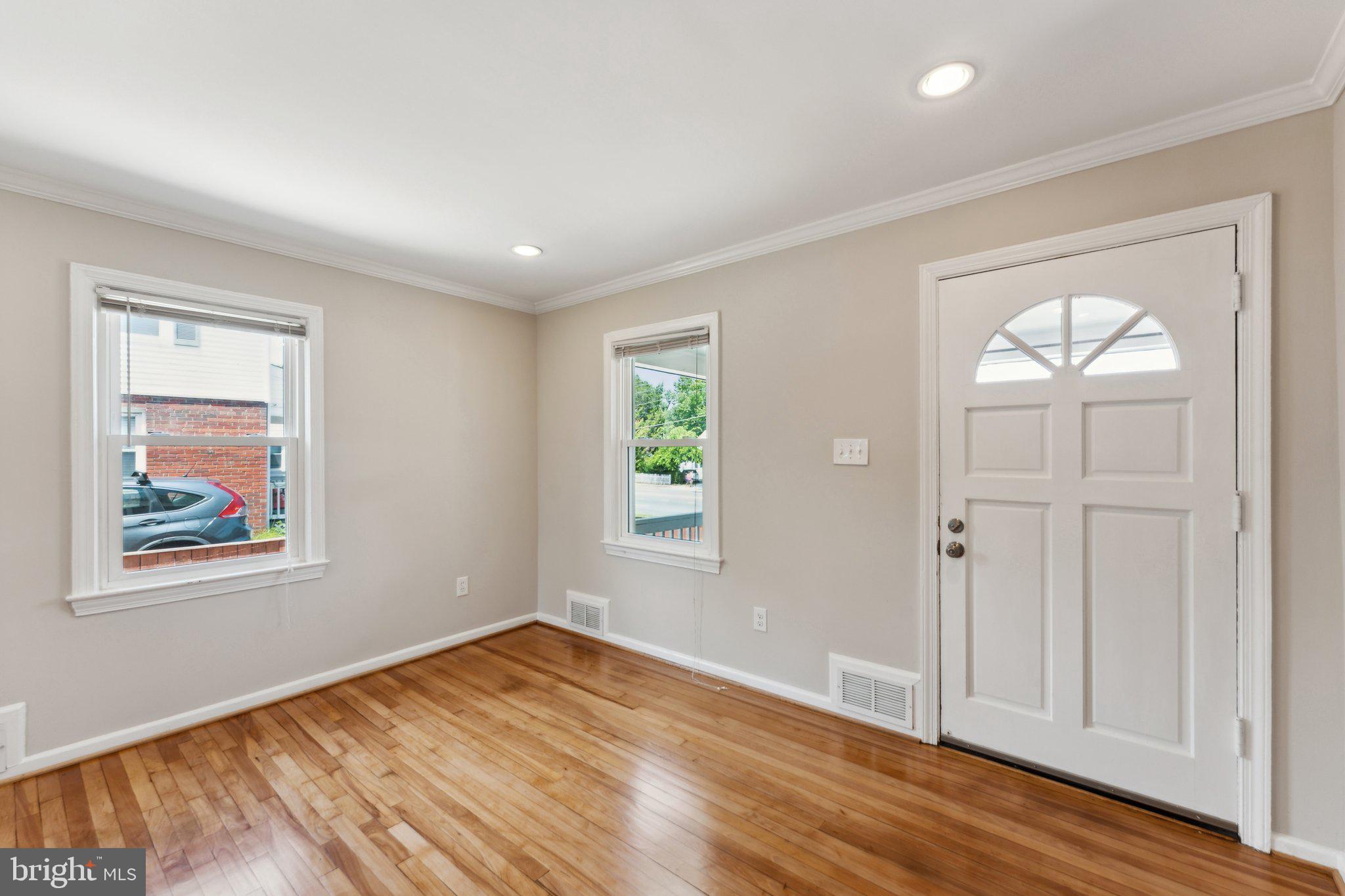 6032 N KINGS HIGHWAY