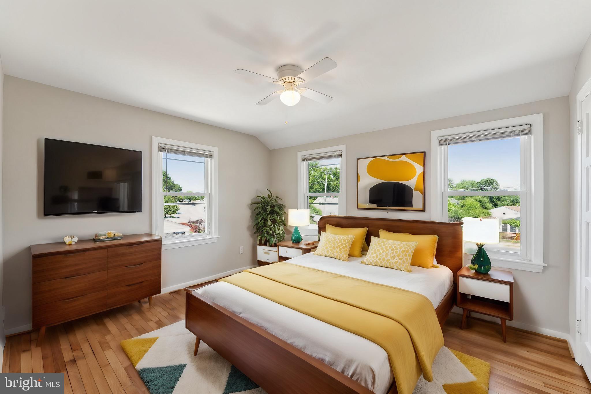 6032 N KINGS HIGHWAY