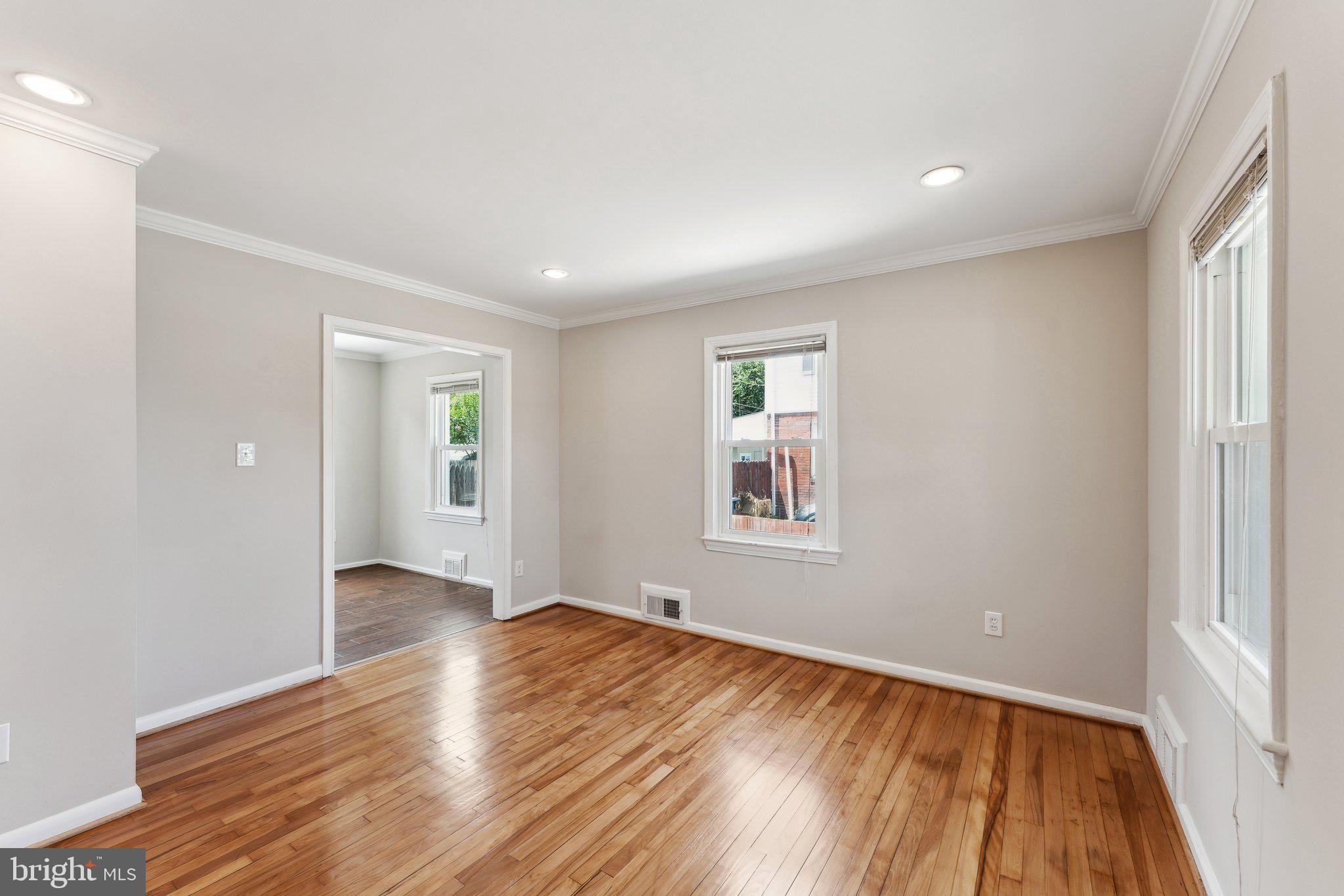 6032 N KINGS HIGHWAY