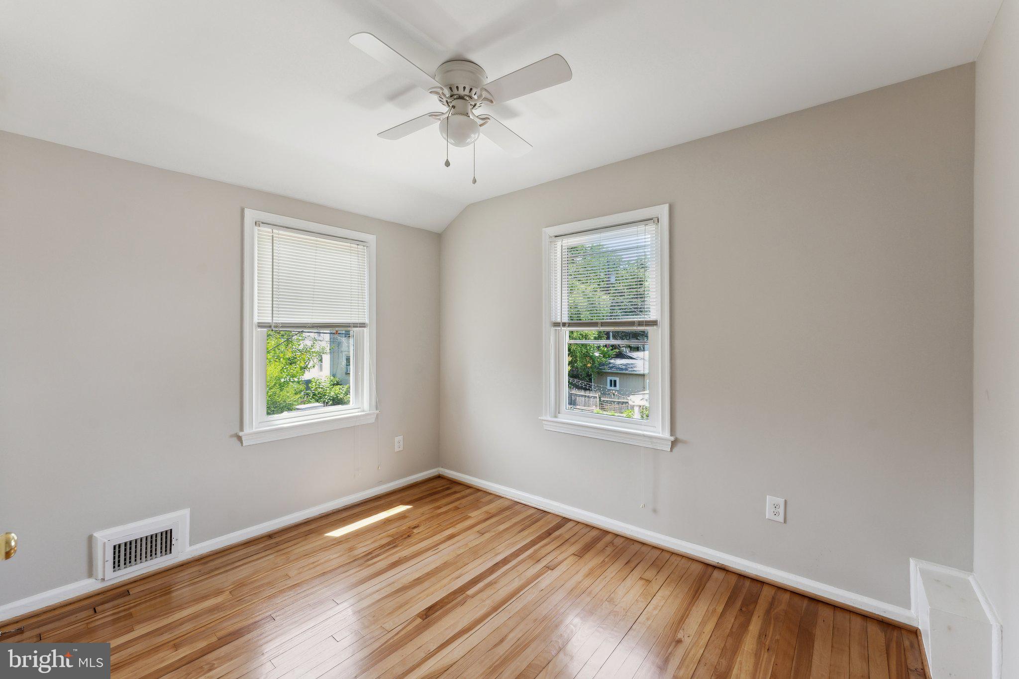 6032 N KINGS HIGHWAY