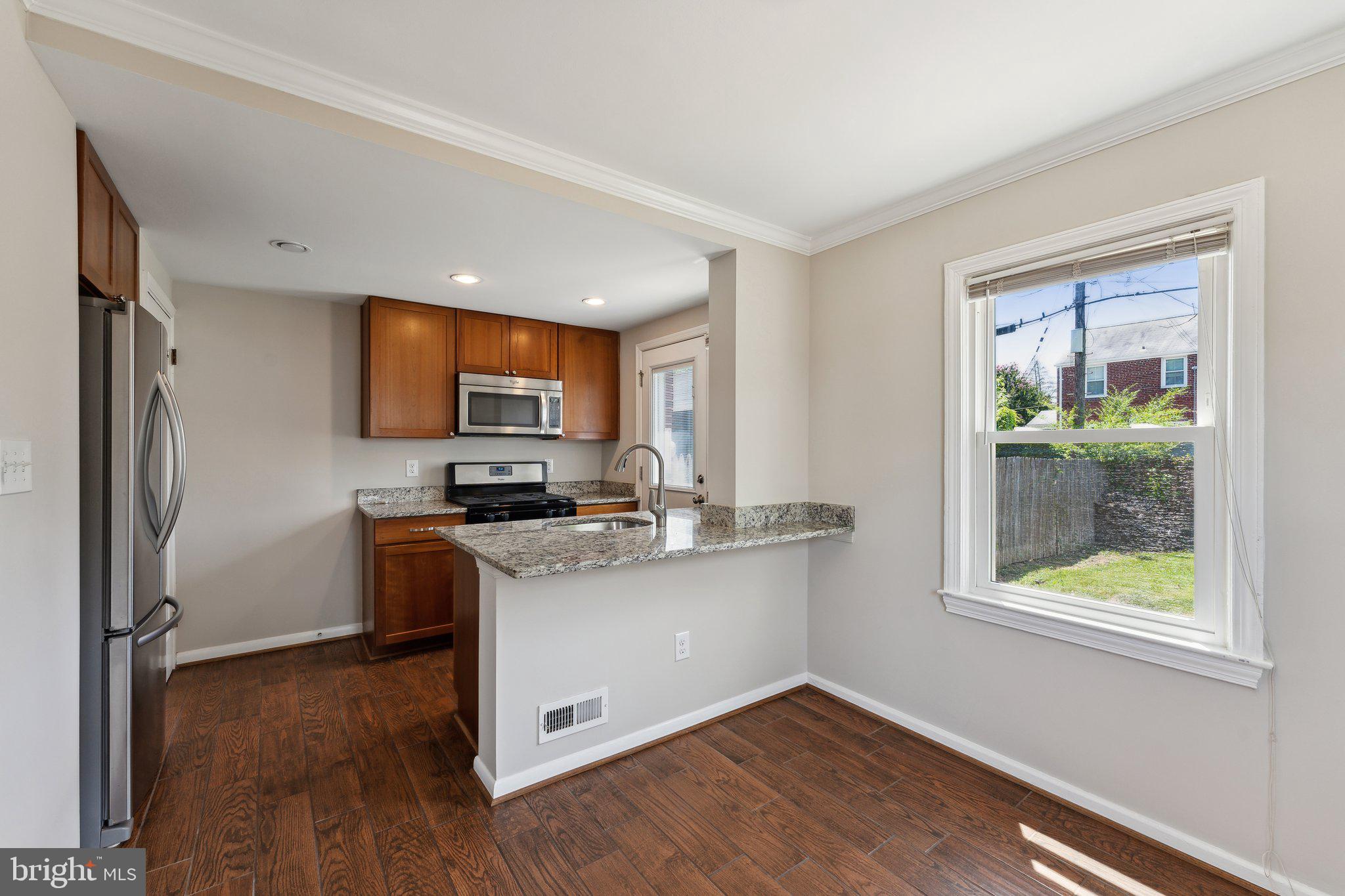 6032 N KINGS HIGHWAY