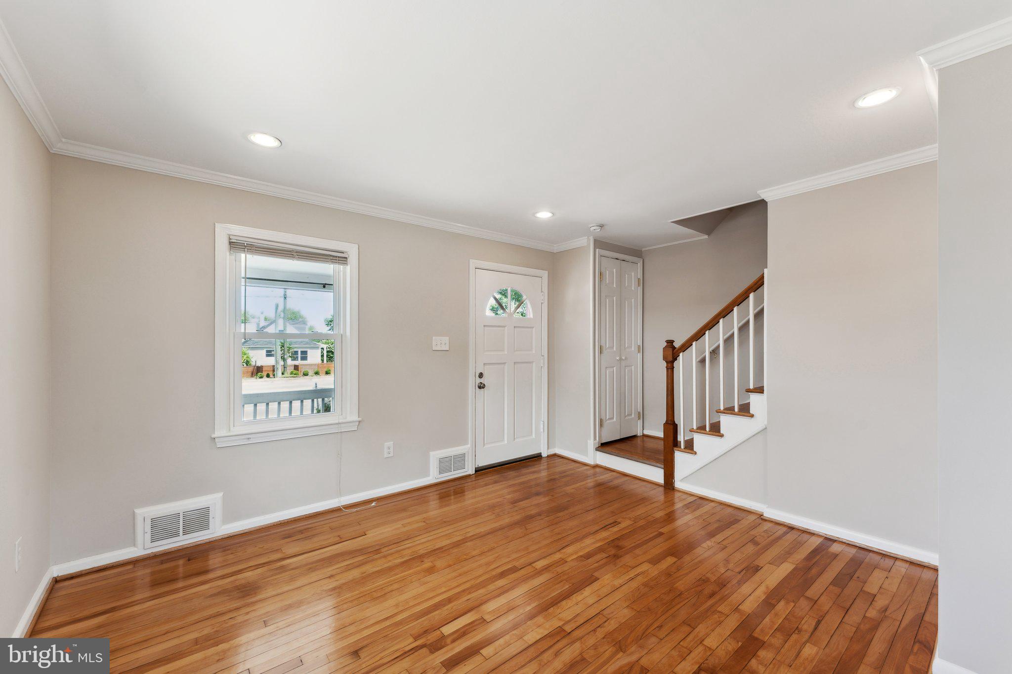 6032 N KINGS HIGHWAY