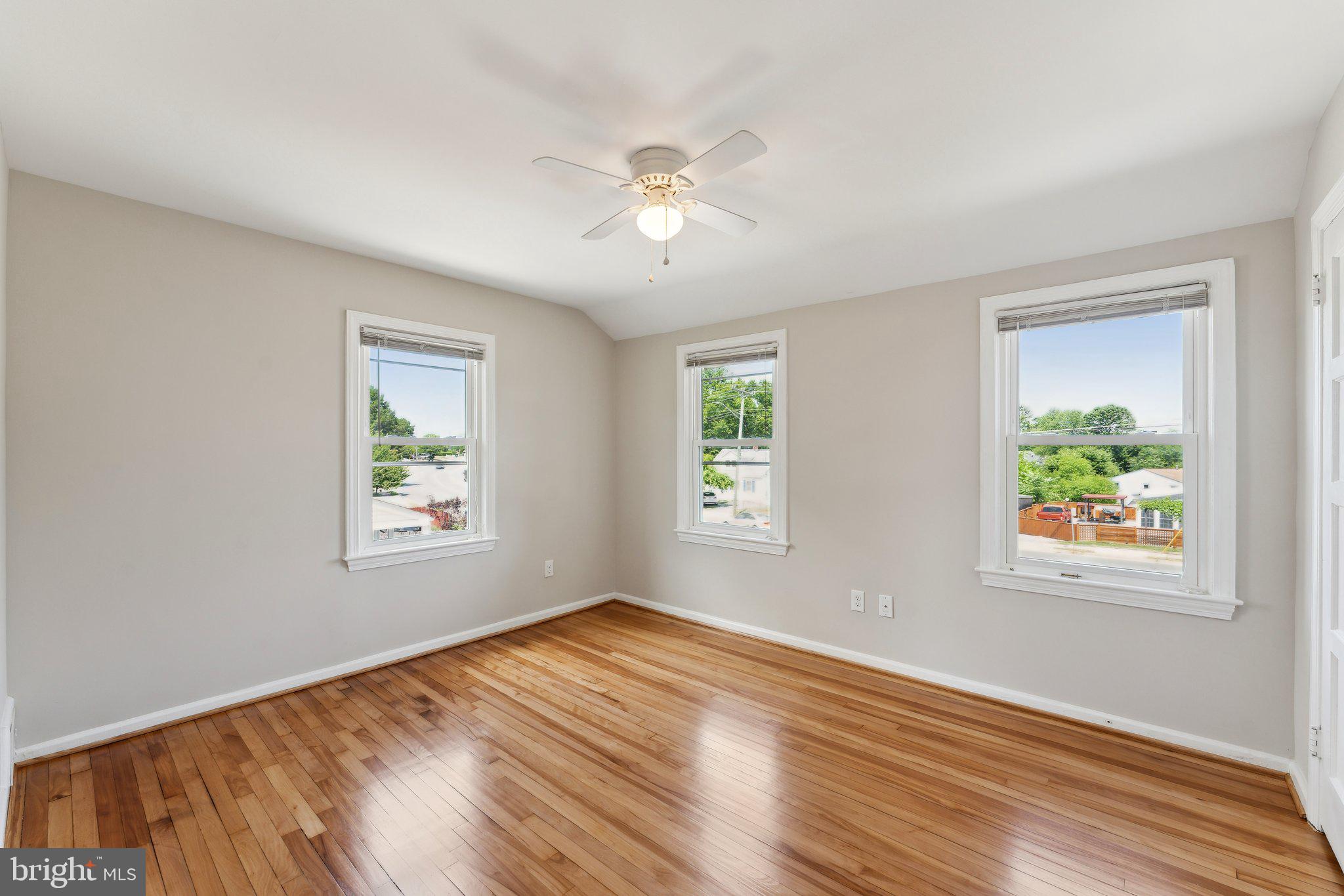 6032 N KINGS HIGHWAY