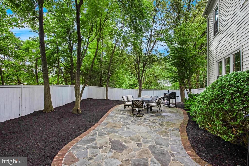 1616 NORAL PLACE