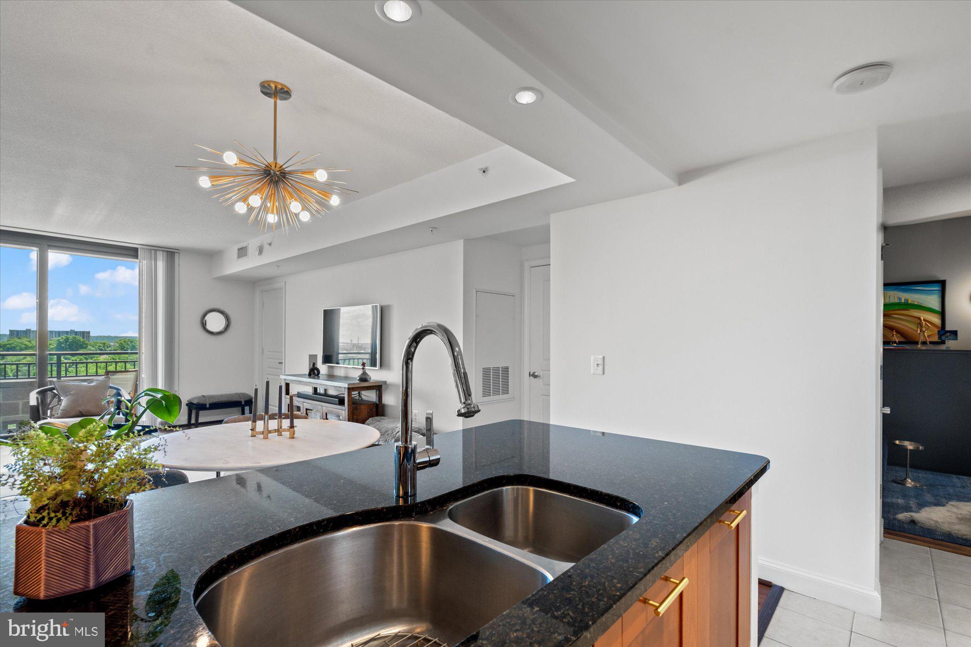 2451 MIDTOWN AVENUE 1109