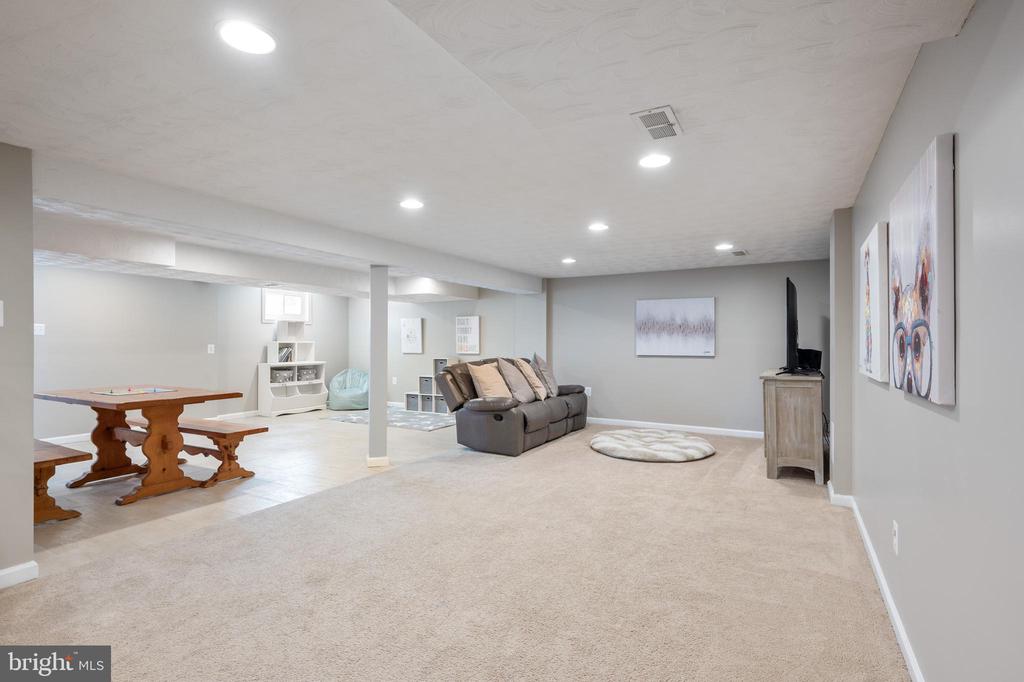 6013 MAYFAIR LANE