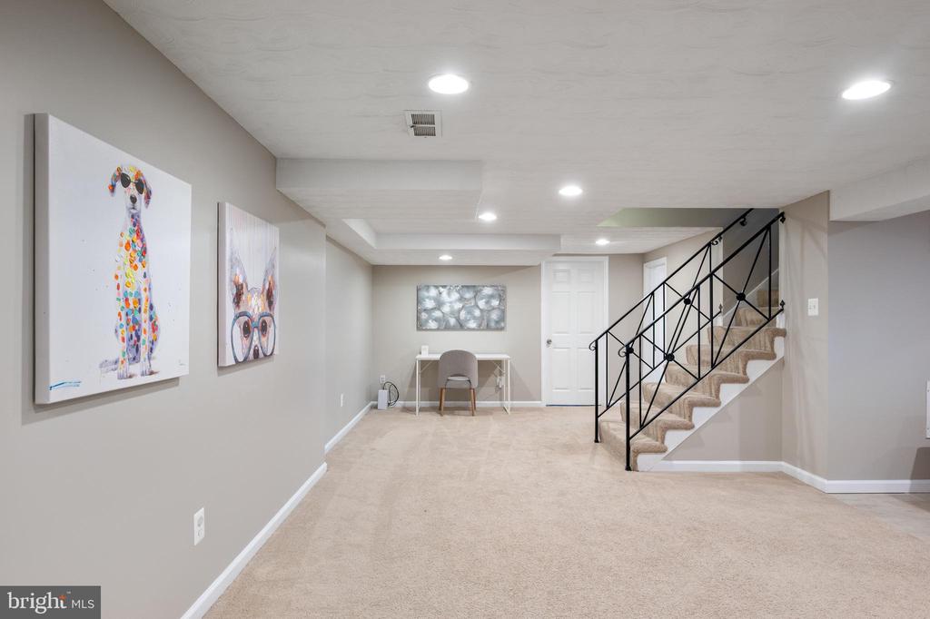 6013 MAYFAIR LANE