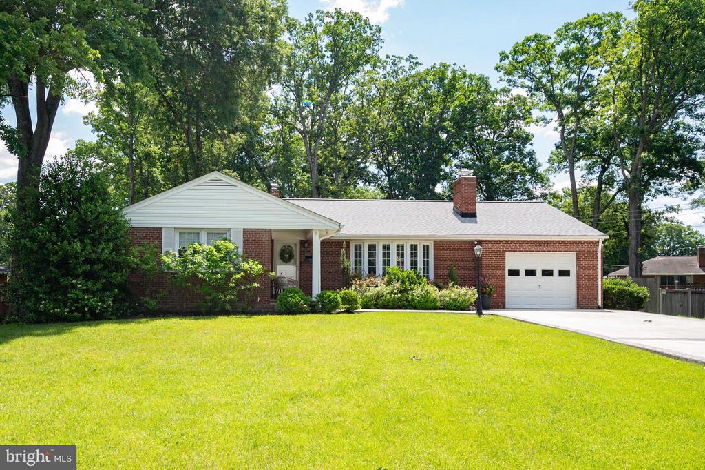 6013 MAYFAIR LANE