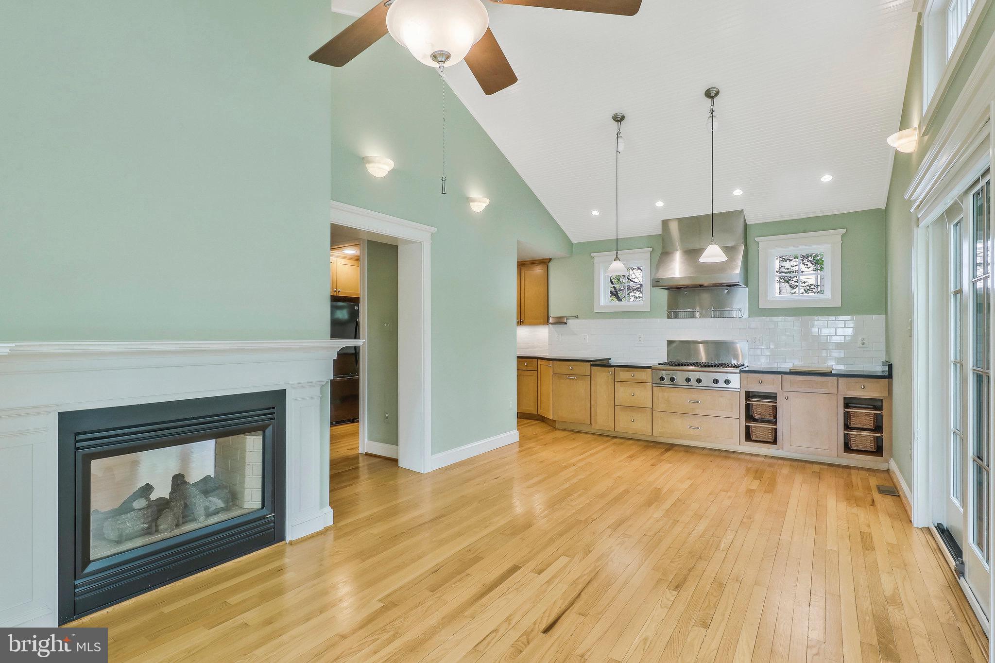 213 AYR HILL AVENUE NE