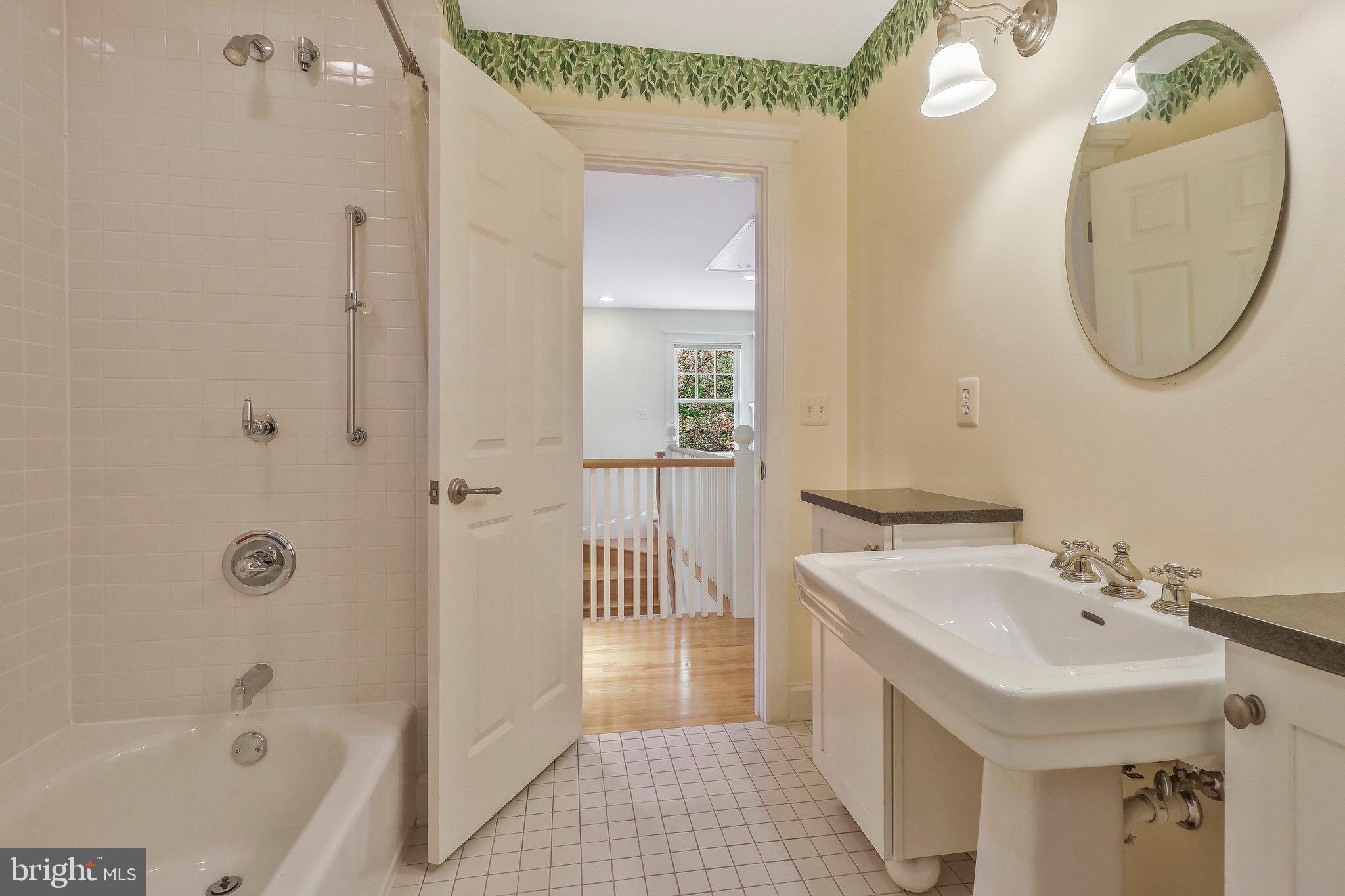 213 AYR HILL AVENUE NE