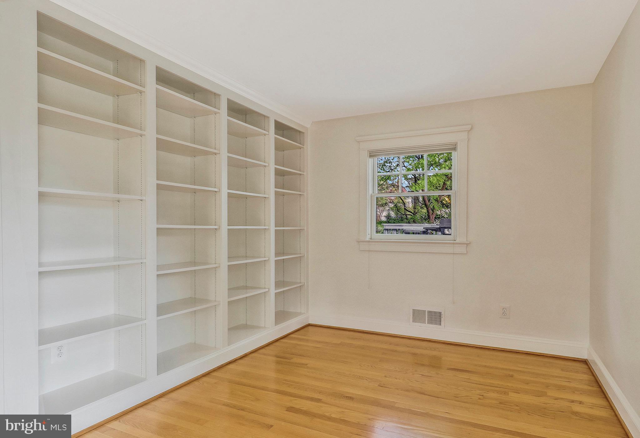 213 AYR HILL AVENUE NE