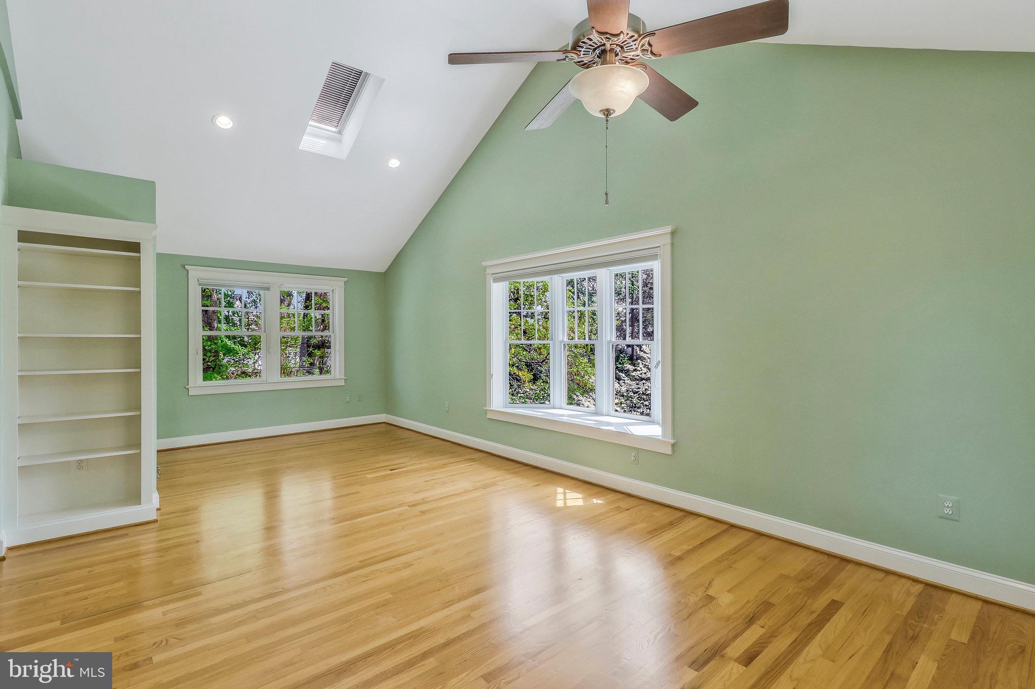 213 AYR HILL AVENUE NE