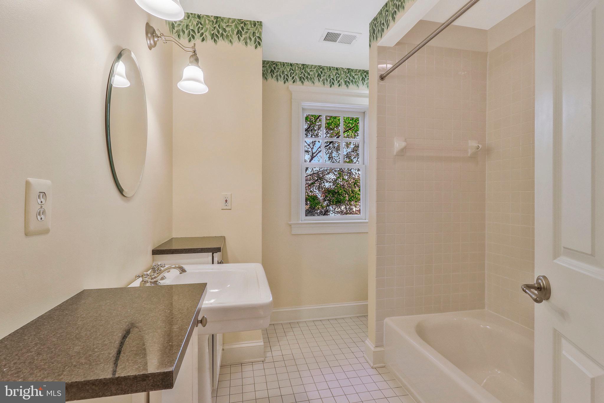 213 AYR HILL AVENUE NE