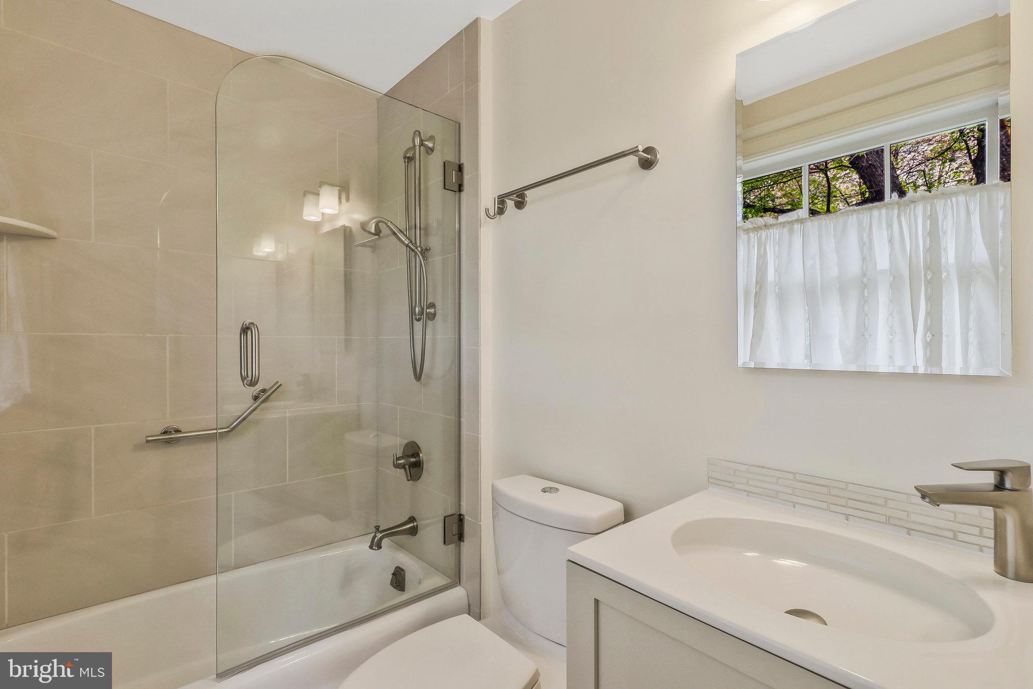 213 AYR HILL AVENUE NE