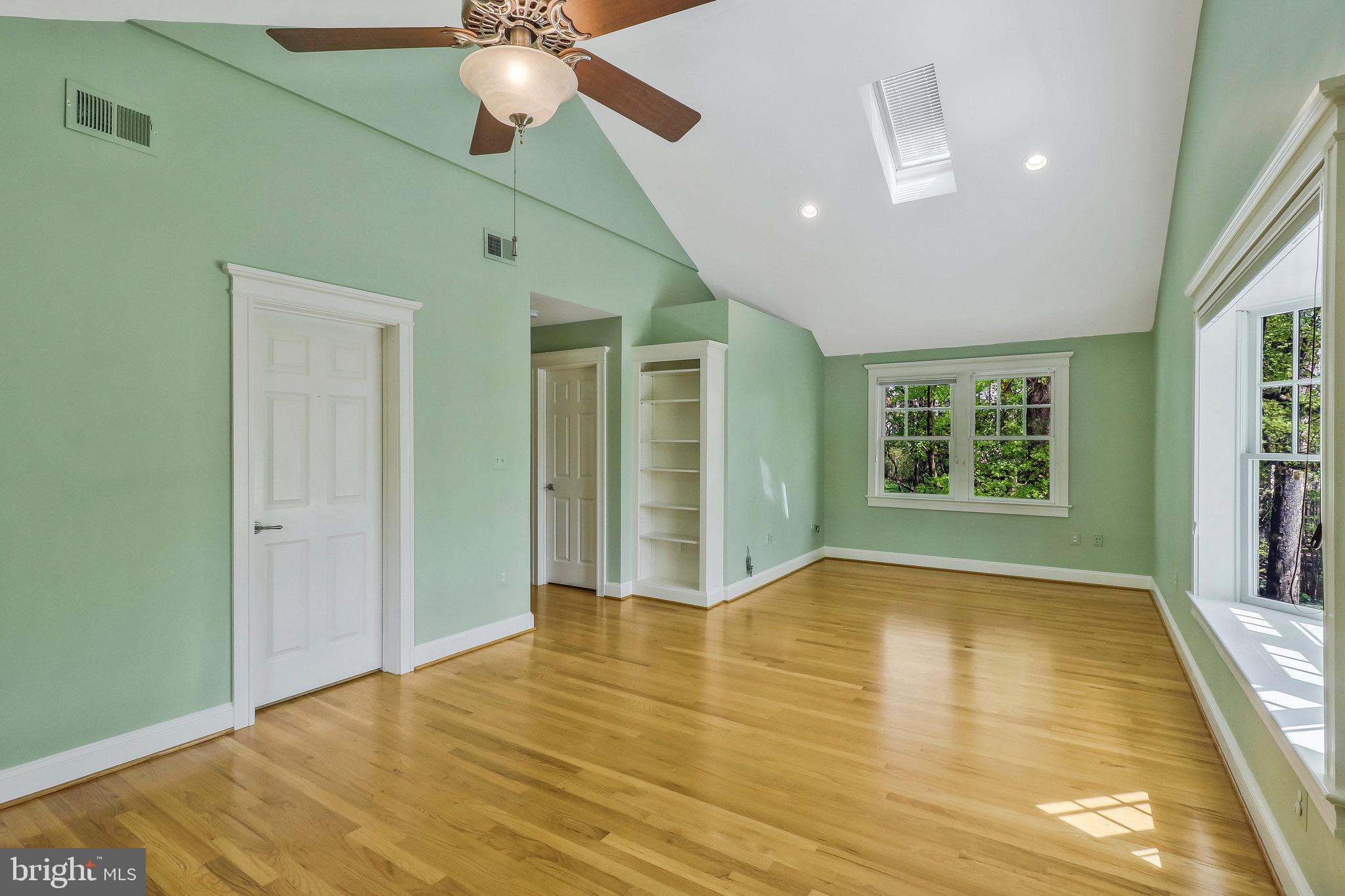 213 AYR HILL AVENUE NE