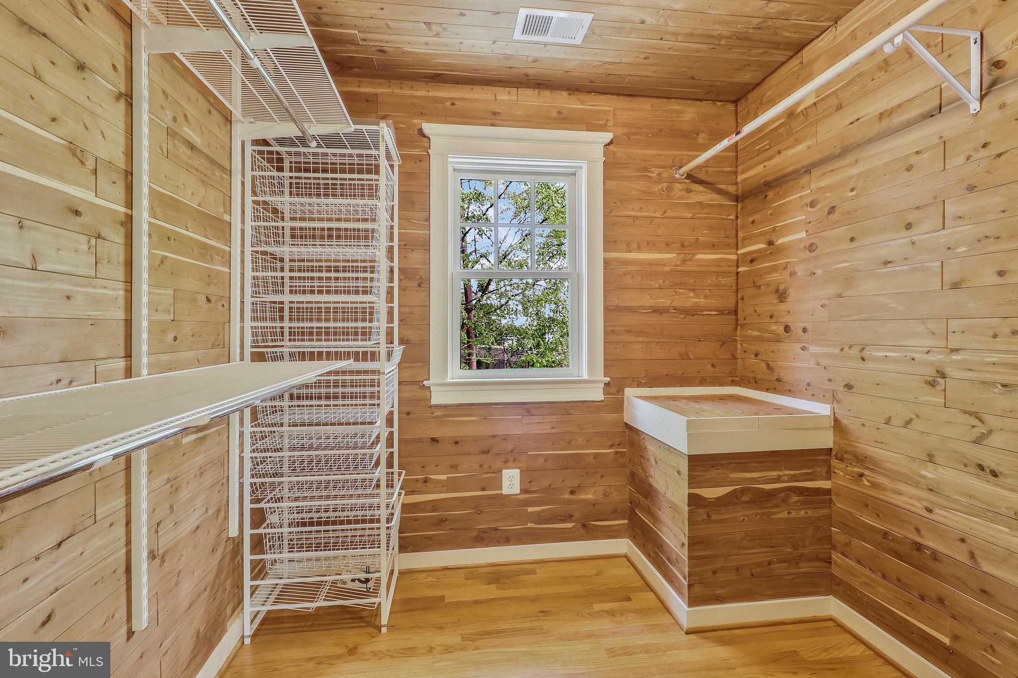 213 AYR HILL AVENUE NE