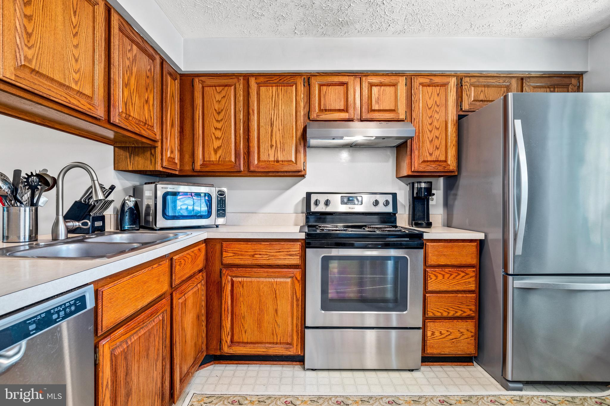 8507 GOLDEN RIDGE COURT