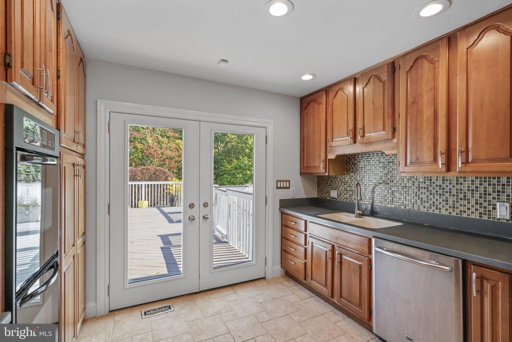 3404 SUNNY VIEW DRIVE