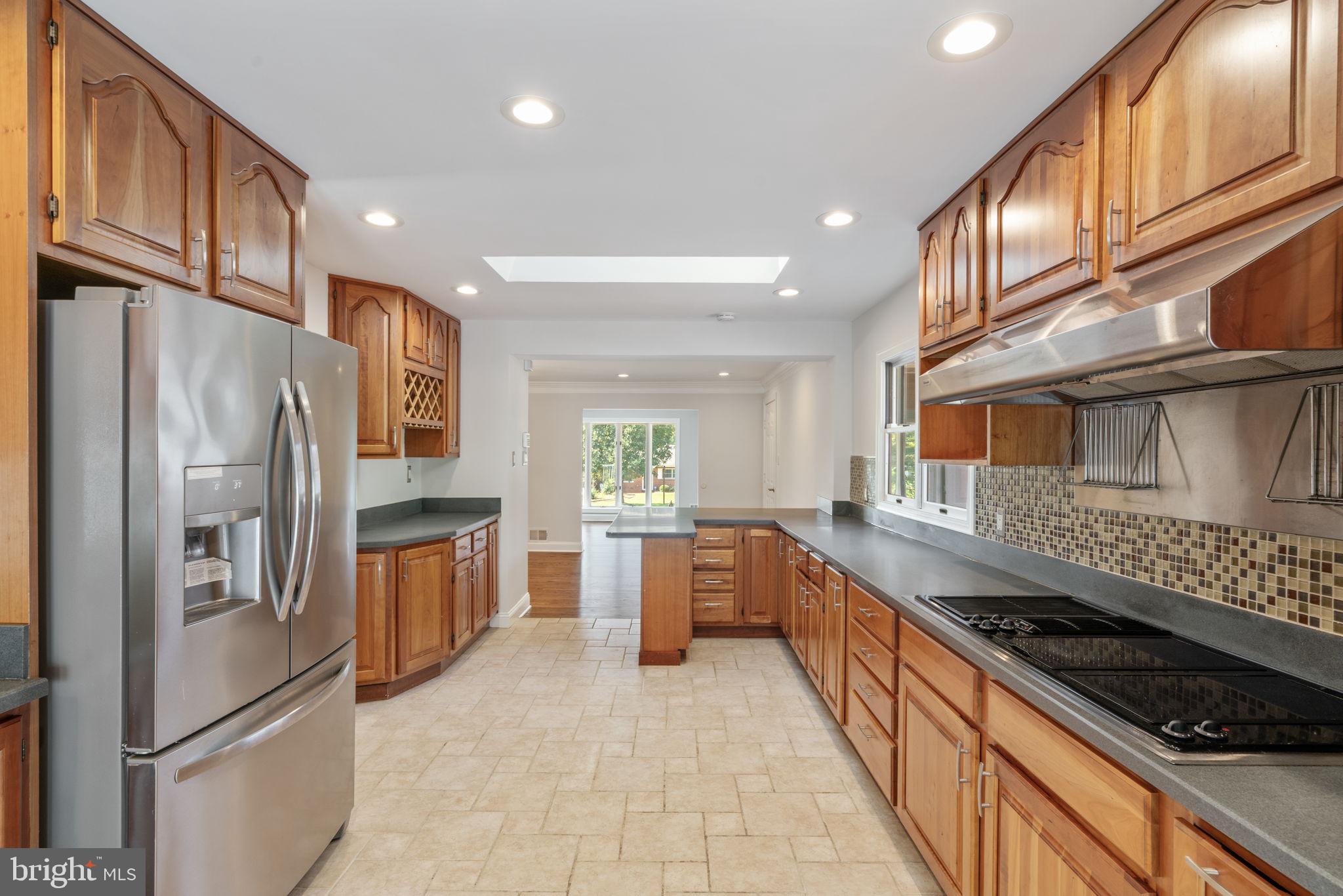 3404 SUNNY VIEW DRIVE