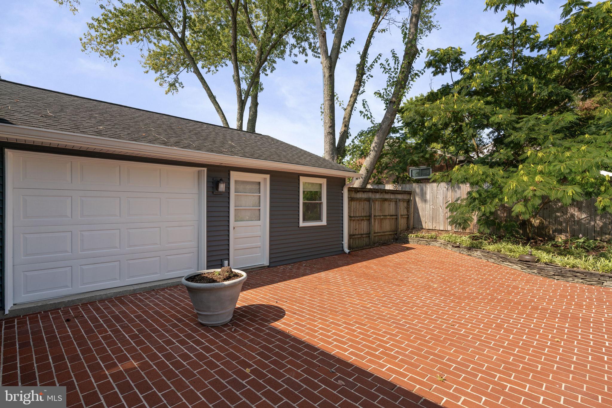 3404 SUNNY VIEW DRIVE