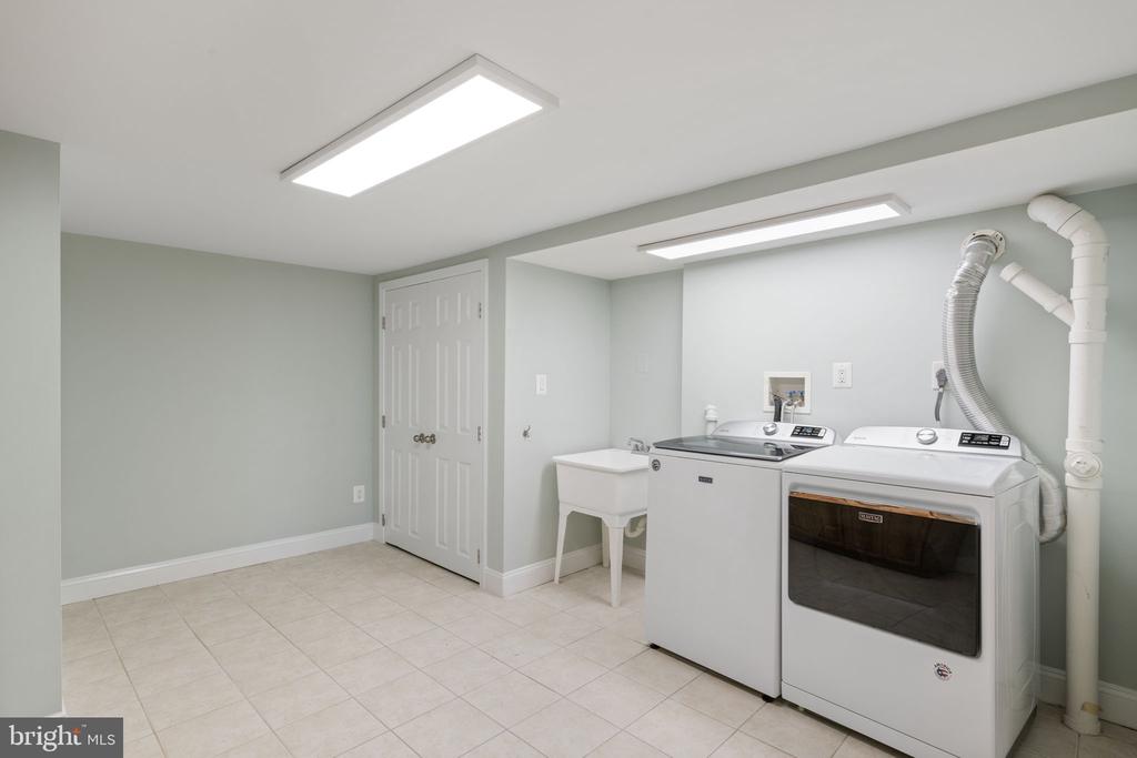 3404 SUNNY VIEW DRIVE