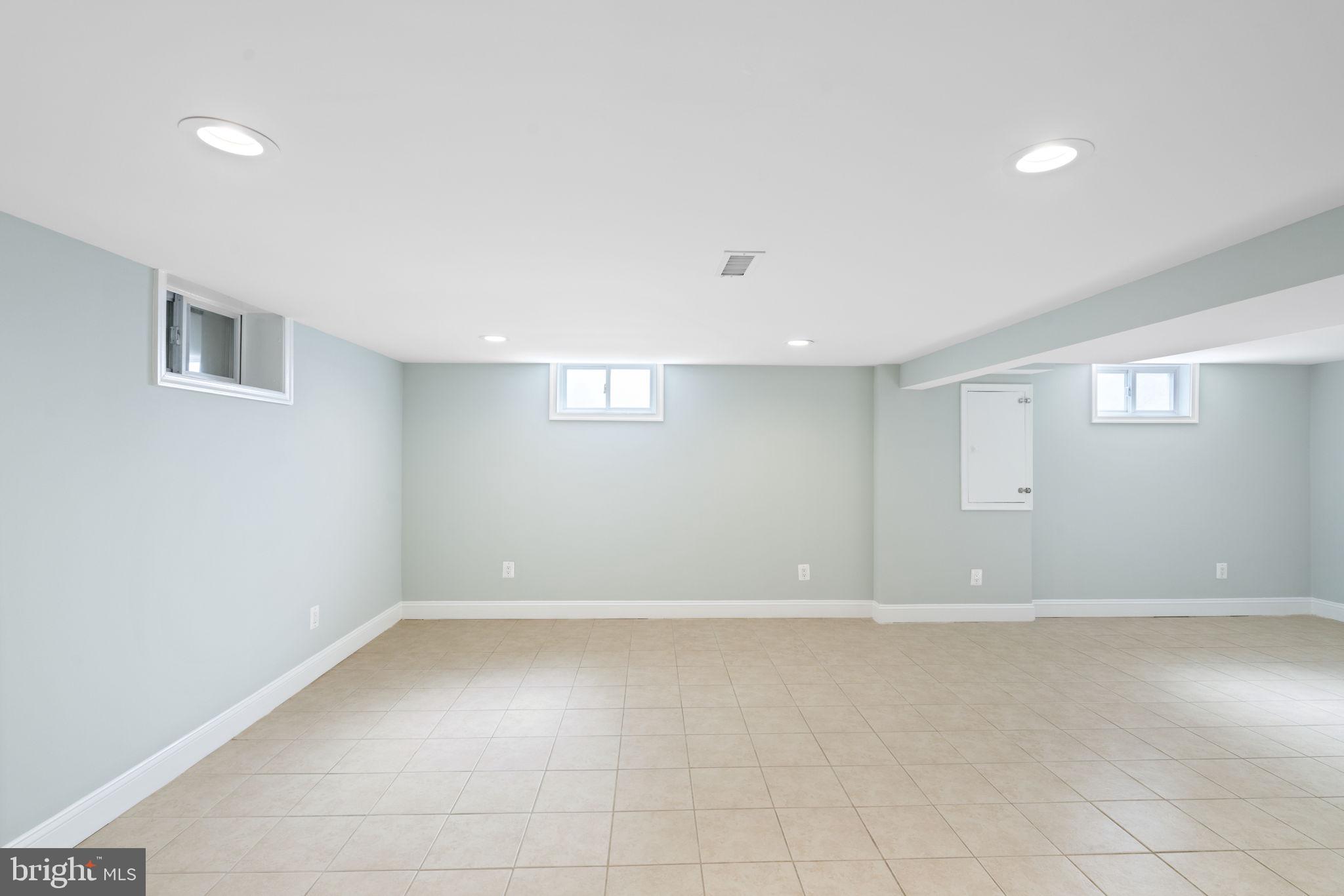 3404 SUNNY VIEW DRIVE