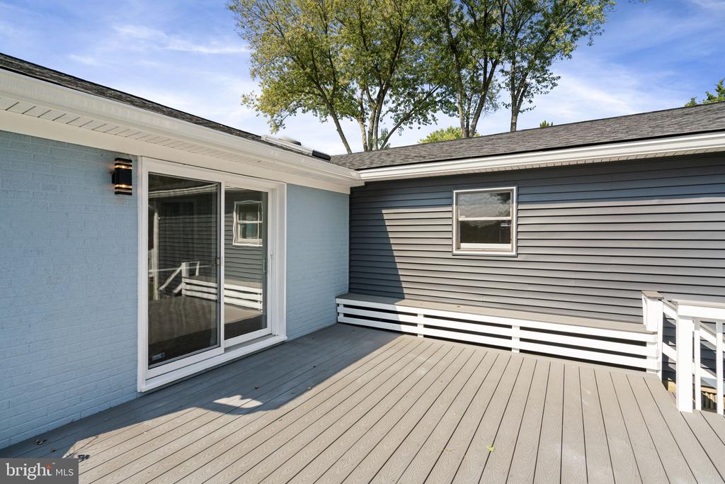3404 SUNNY VIEW DRIVE