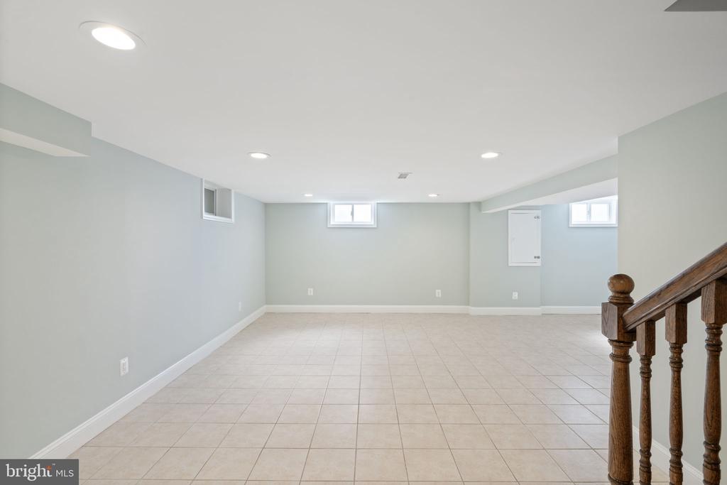3404 SUNNY VIEW DRIVE