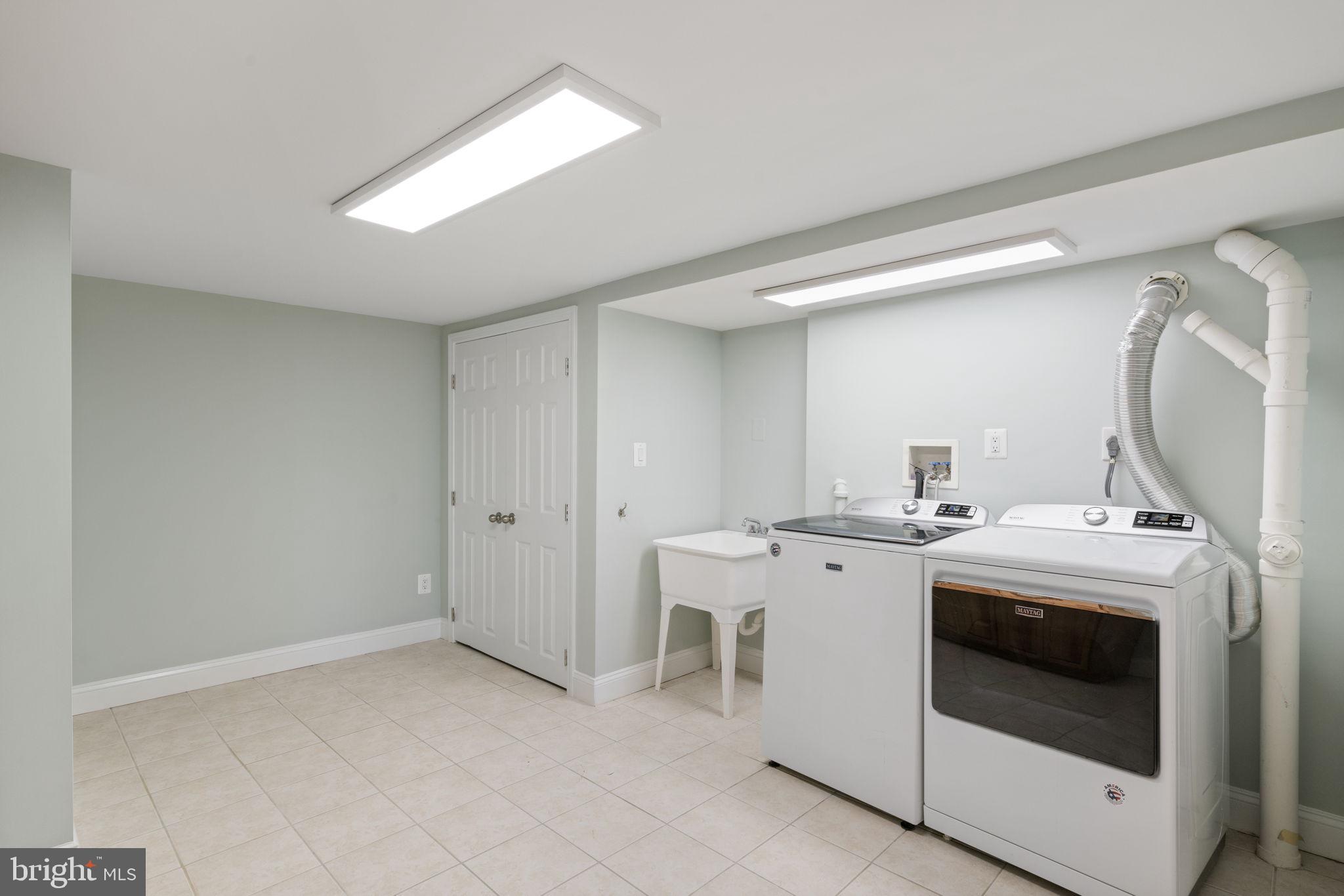 3404 SUNNY VIEW DRIVE