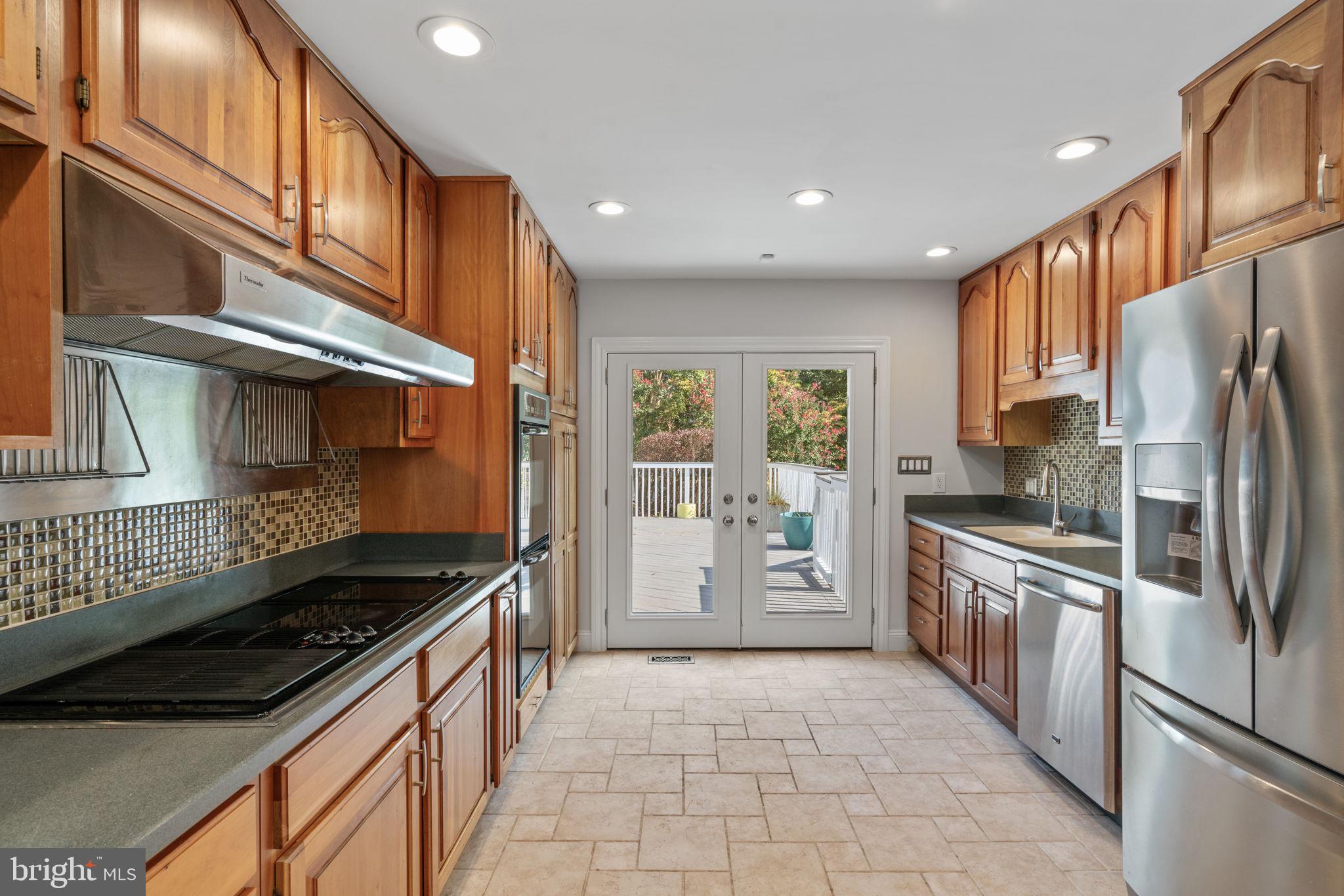 3404 SUNNY VIEW DRIVE